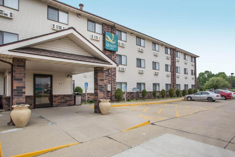 Days Inn & Suites By Wyndham Bloomington/Normal Il Exterior foto